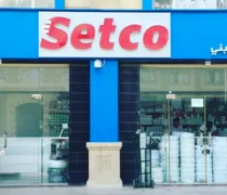 A storefront with a blue facade and the red sign 'Setco'