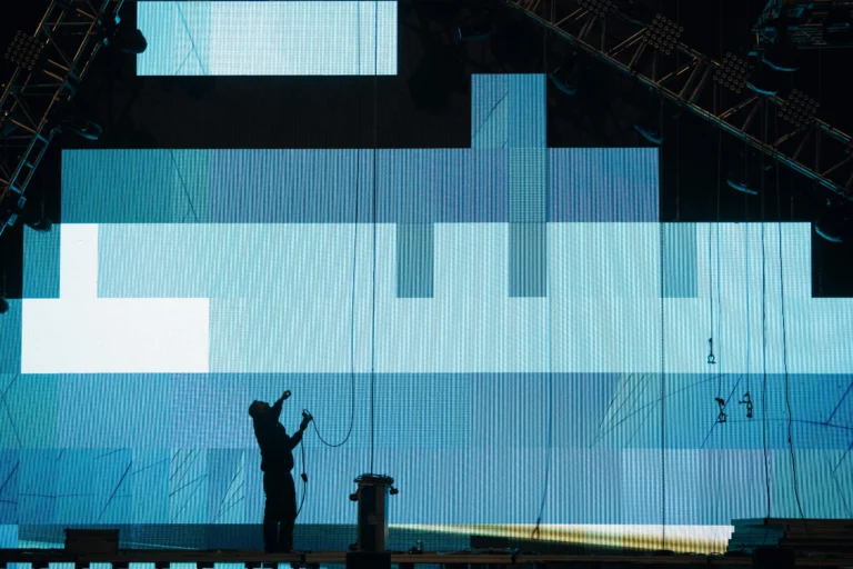 Choosing the Right LED Screen for Your Business in Qatar: Indoor vs. Outdoor